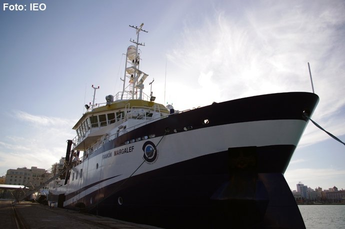 Buque 'Ramón Margalef' en el puerto de Cádiz
