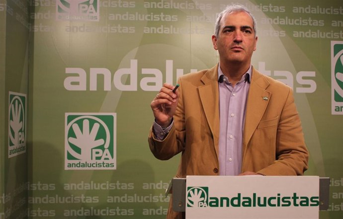 El secretario general del PA, Antonio Jesús Ruiz, hoy en rueda de prensa