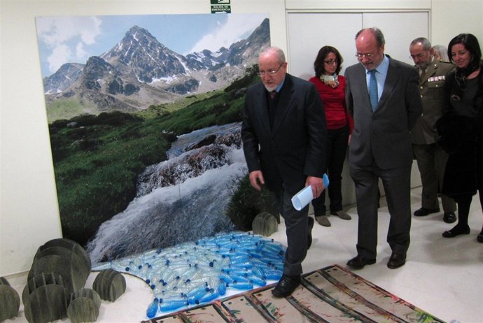 José Valín y León de la Riva en la exposición 'Entre ríos anda el juego'