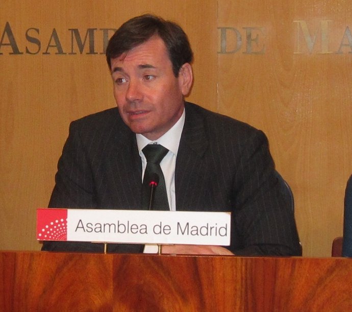 Tomás Gómez en la rueda tras junta de portavoces