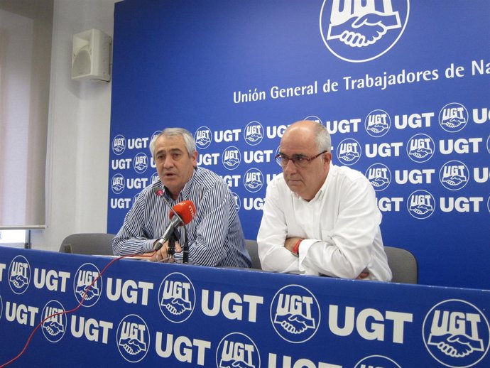 Jesús Santos (i) y Juan Goyen, de UGT.