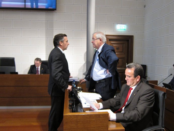 Beamonte y Llanas hablan antes del pleno de la DPZ