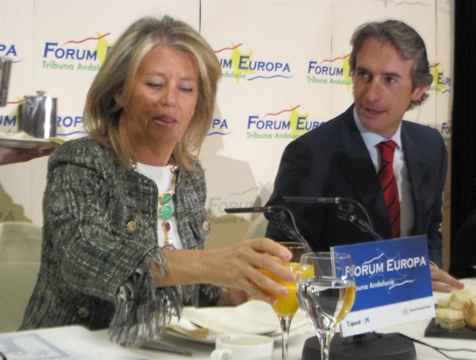 Angeles Muñoz y Iñigo de la Serna en el Desayuno Fórum Europa