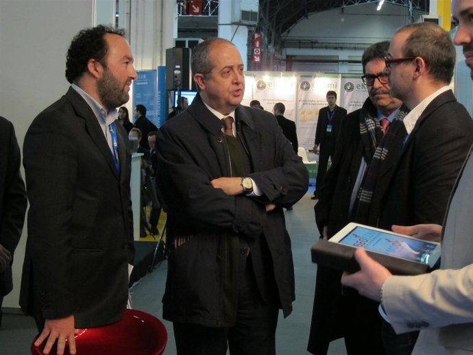 Agustín Torres (dtor eShow) y el conseller Felip Puig en la inauguración