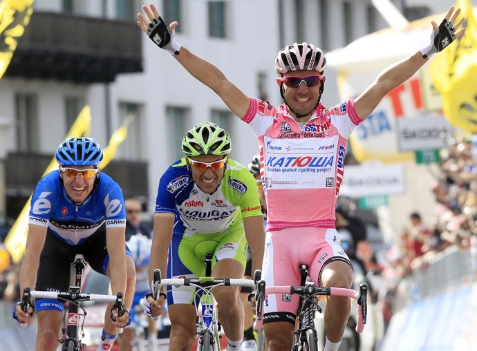 Purito Rodríguez Guarda La Maglia Rosa