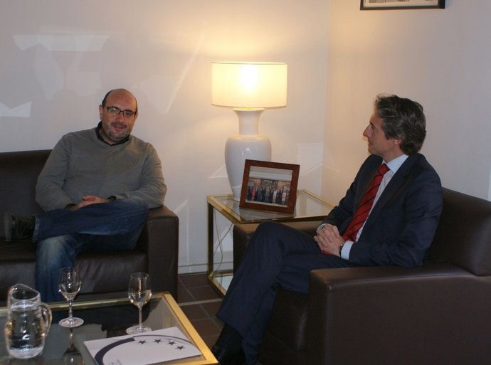 Presidente de CSI-F, Miguel Borra, y el presidente de la FEMP, Íñigo de la Serna