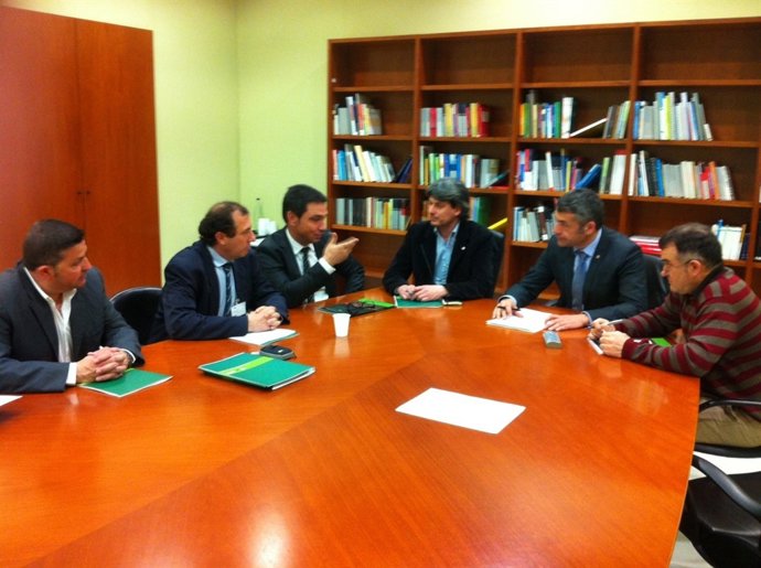 Reunión Entre La FCAC Y Grupos Parlamentarios