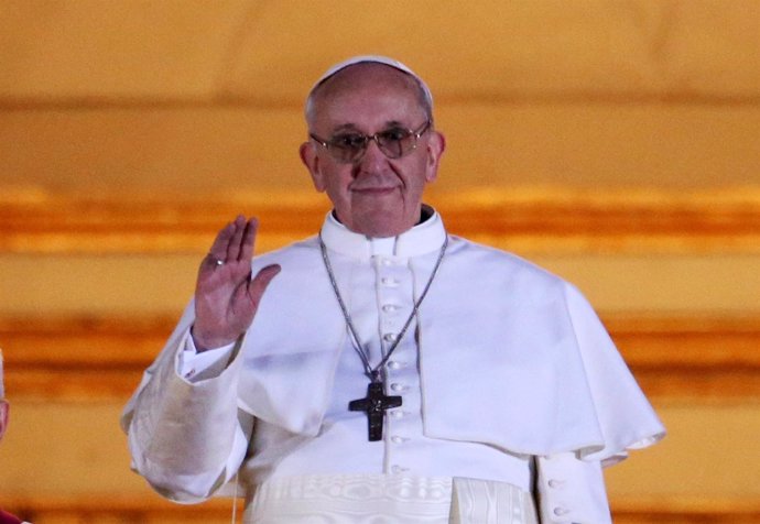 VATICAN CITY, VATICAN - MARCH 13:  Newly elected Pope Francis I appears on the c