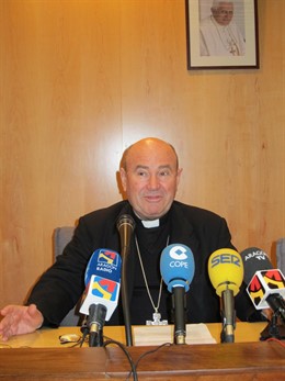 El arzobispo de Zaragoza, Manuel Ureña