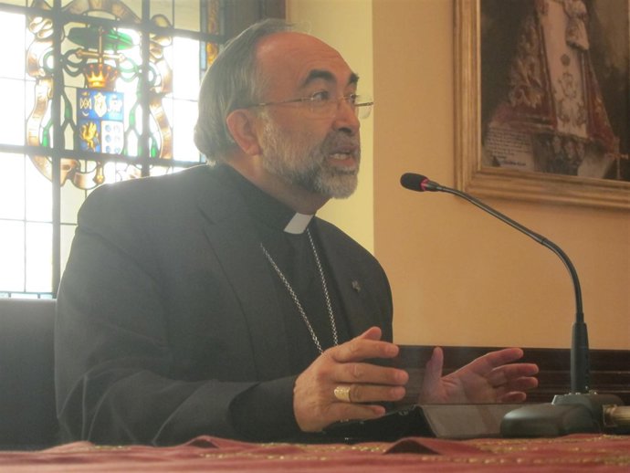 El arzobispo de Oviedo, monseñor Sanz Montes