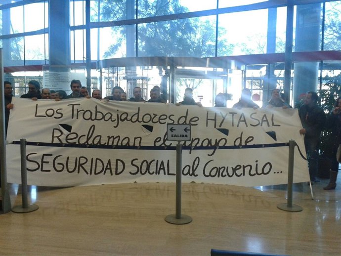 Trabajadores de Hytasal encerrados en la Tesorería de la Seguridad Social