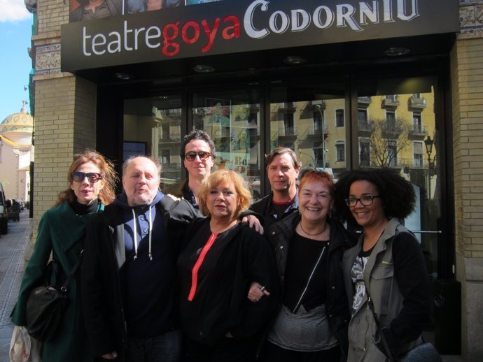 Reparto de 'Bona Gent' en el Teatro Goya de Barcelona
