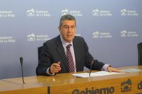 Burgos afirma que los trabajadores del aeropuerto "han preferido defender sus condiciones laborales a hacer un esfuerzo"