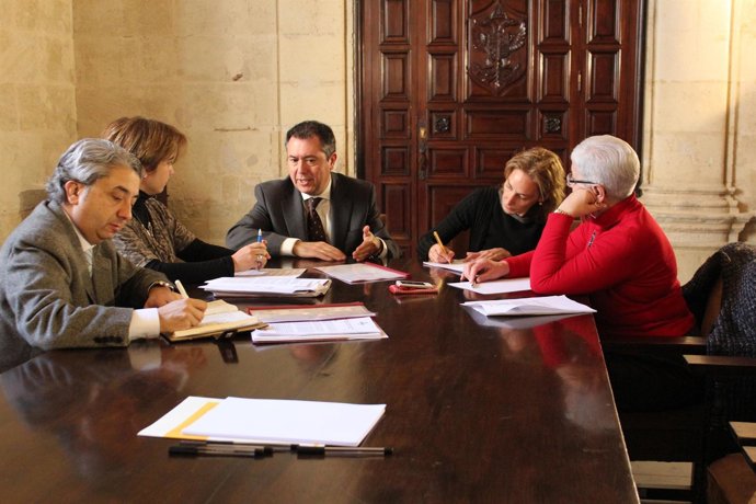 Reunión entre miembros del PSOE y Cepes