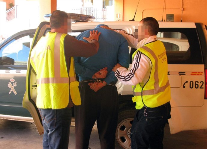 La Guardia Civil detiene a tres personas por robar en viviendas en Mar Menor