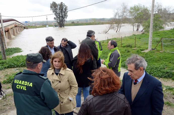 Responsables institucionales comprueban la situación del Guadalete