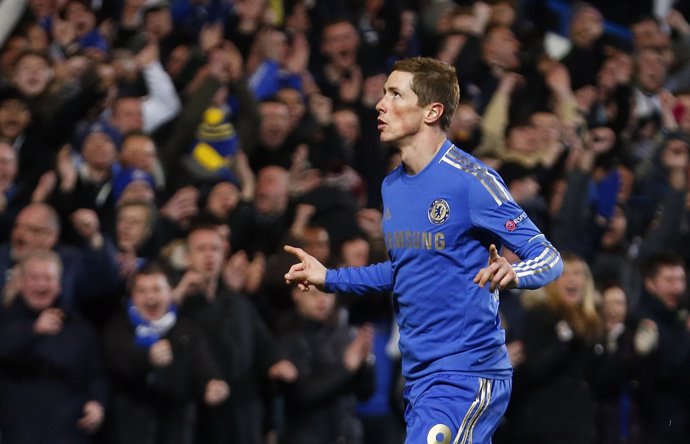 Fernando Torres anota para el Chelsea en la Europa League