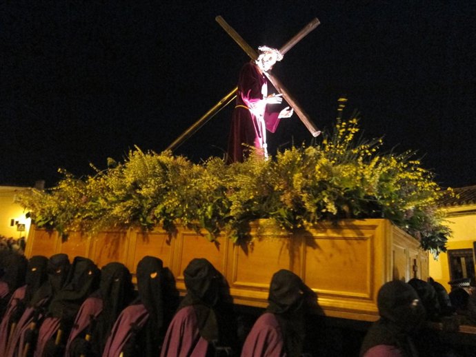Cristo Del Amparo En Procesión En La Semana Santa De Cáceres