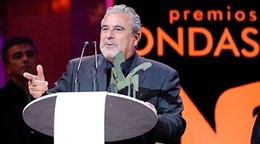 El director de Canal Sur Radio, Joaquín Durán, recoge un premio Ondas