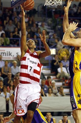 Adam Hanga (Manresa) contra Blancos de Rueda Valladolid