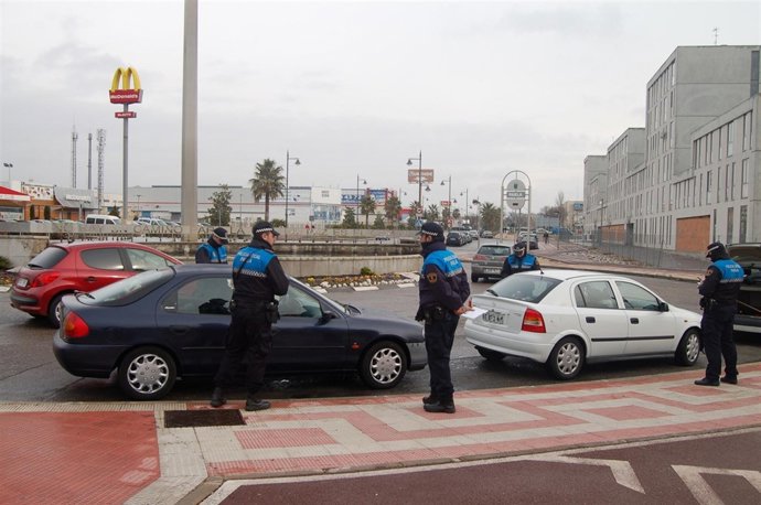 Imagen del dispositivo policial en el entorno de la calle Toledo