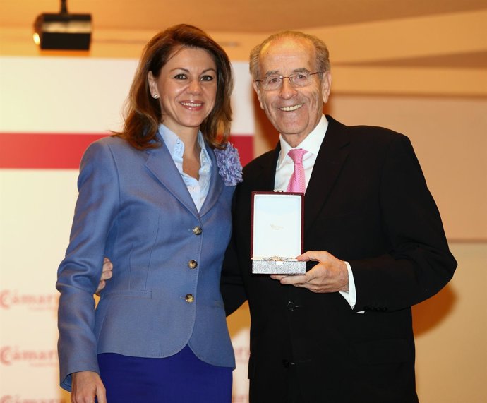 Cospedal recibe medalla de oro