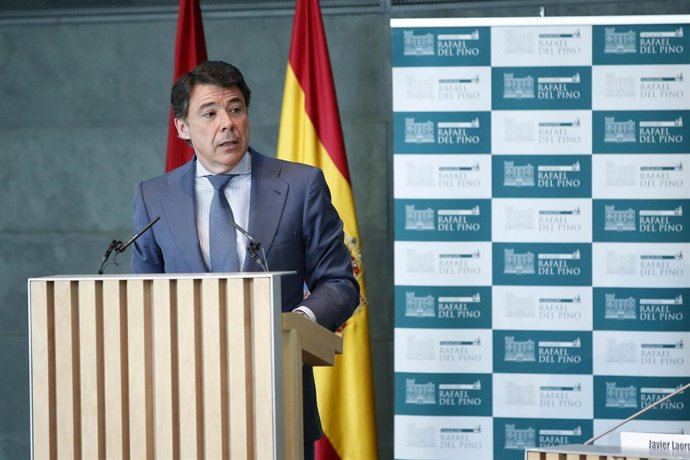 González en un acto con empresarios, en la sede de CEIM