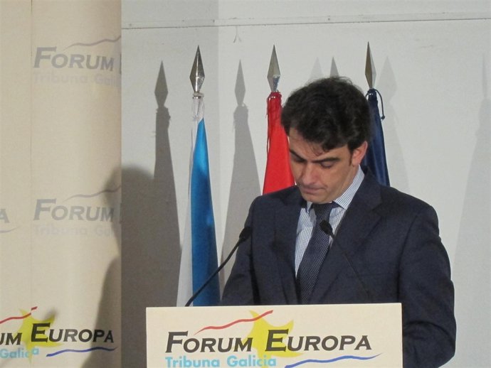 Diego Calvo, presidente de la Diputación de A Coruña, en un desayuno informativo