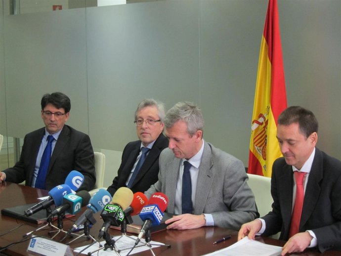 El vocal del CGPJ, Manuel Almenar, (primero por drcha.) con Rueda y pres. TSXG