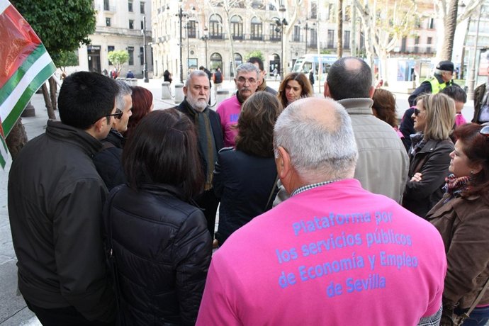 Torrijos con los trabajadores de Andalucía Orienta