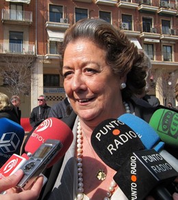 Barberá atendiendo a los medios de comunicación