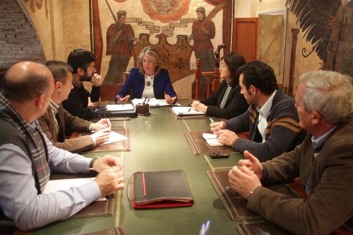 La alcaldesa de Marbella se reúne con los grupos municipales