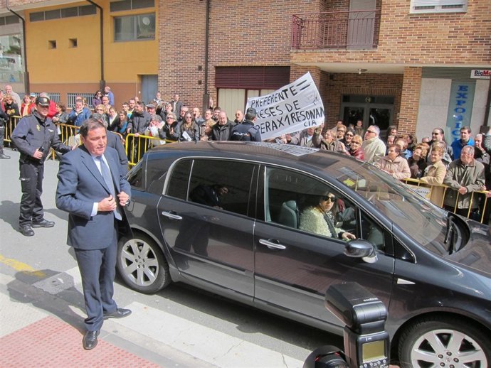 El consejero de Sanidad a su llegada al Hospital de Béjar