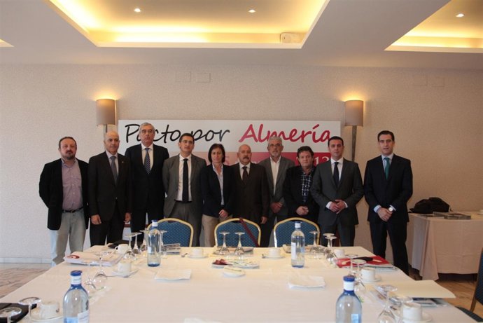 Asistentes a la primera reunión del Pacto por Almería