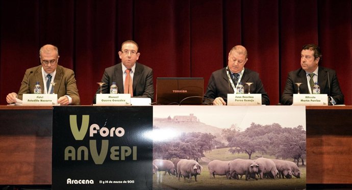 El V Foro de la Asociación Nacional de Veterinarios del Porcino Ibérico (Anvepi)