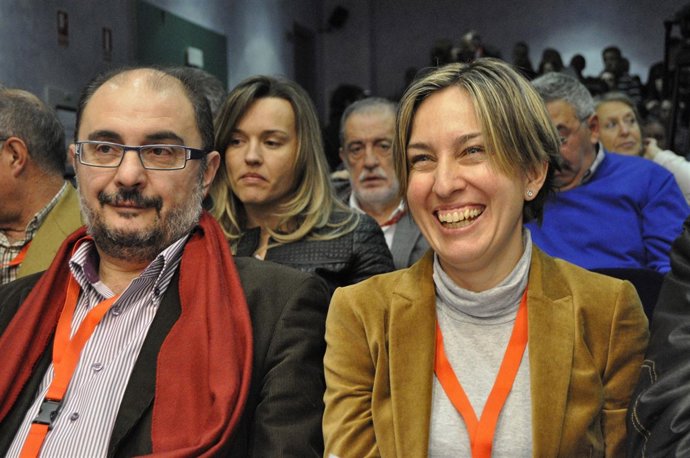 Los socialistas Javier Lambán y Eva Sáenz.