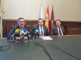 El alcalde de Santiago, Ángel Currás, en la rueda de prensa de este lunes