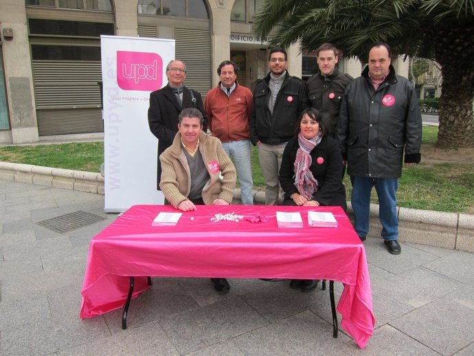 Mesa informativa de UPyD en Zaragoza