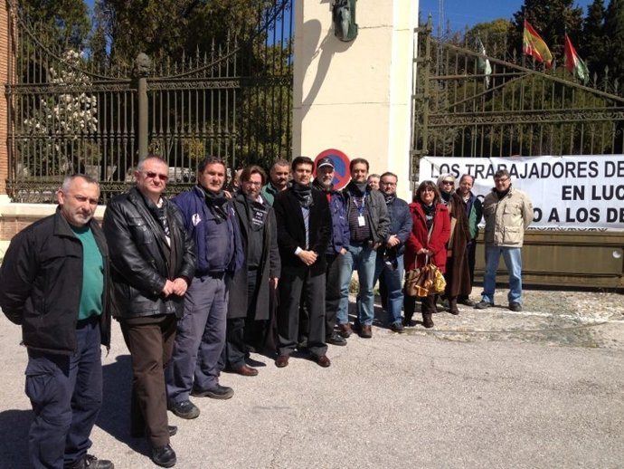 Concejales del PSOE de Granada acuden a apoyar a encerrados de Santa Bárbara
