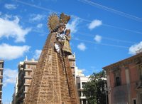 Una Ofrenda multitudinaria volverá a vestir con flores y devoción a la 'Mare de Déu'