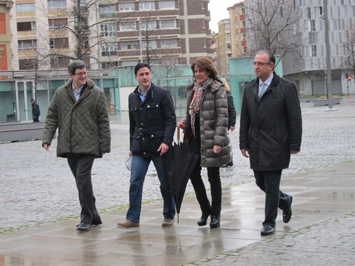 Iribas, Arizcuren, Barcina y Maya a su llegada al Congreso de UPN