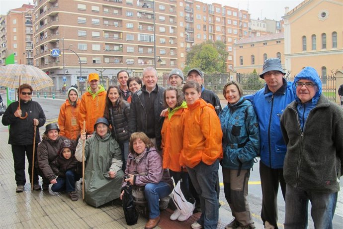 Emilio del Río participa en la marcha turística hacia Navarrete