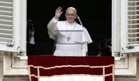 El Papa Francisco publica su primer 'tuit' en el que pide a sus seguidores que sigan rezando por él