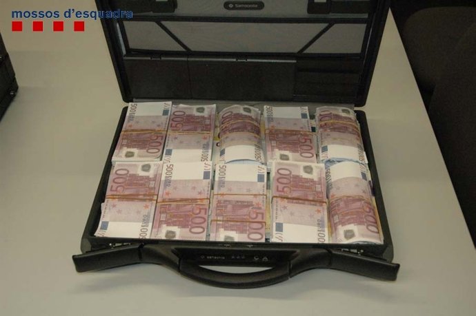 Dinero falsificado utilizado por una banda desmantelada