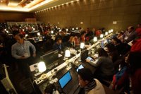 Más de 200 periodistas, fotógrafos y cámaras se dan cita en el centro de operaciones de la visita del COI