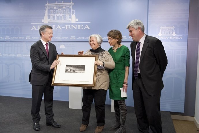 Urkullu entrega el Premio Ignacio Ellacuria de Cooperación al Desarrollo 2012.