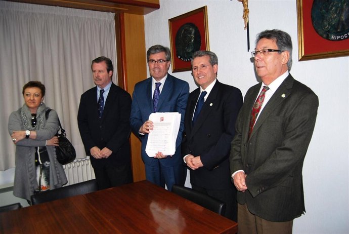 Fernández de Moya junto al presidente del Colegio de Médicos de Jaén hoy