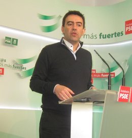Mario Jiménez, este lunes en rueda de prensa