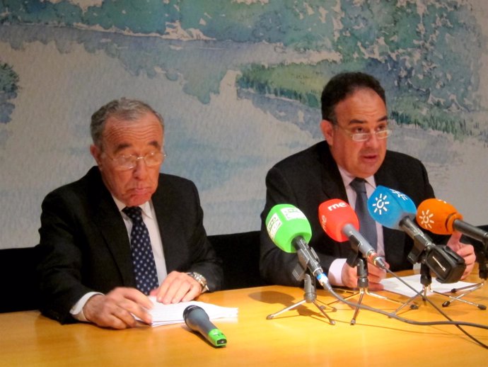 El presidente de la CHG, Manuel Romero, a la derecha