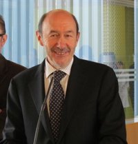 Rubalcaba critica la reforma de las pensiones "sin hablar con nadie" y la considera "muy regresiva"